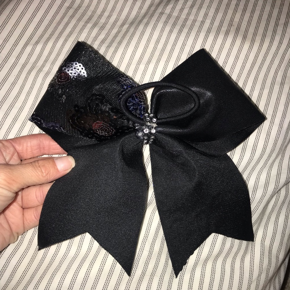 Cheer bow - Picture 2 of 2